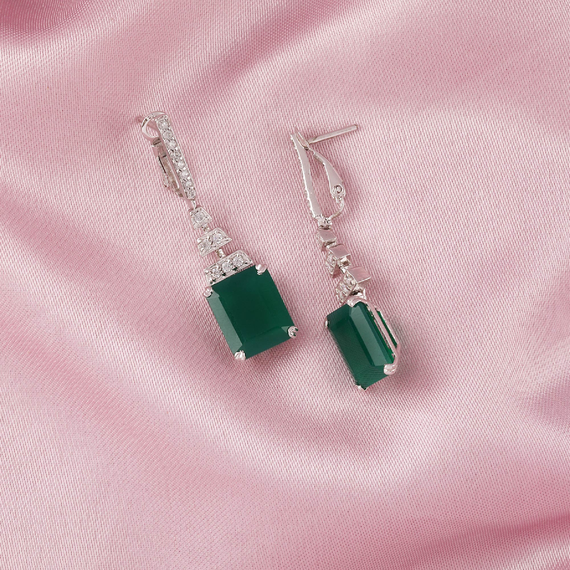 Balish With Emerald Stone Below
